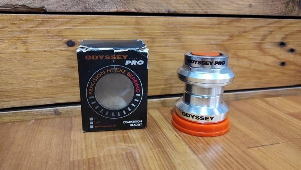 NOS NIB &Pi;&omicron;&tau;ή&rho;&iota;&alpha; &Pi;&iota;&rho;&omicron;&upsilon;&nu;&iota;&omicron;ύ &Beta;&iota;&delta;&omega;&tau;ά Odyssey Pro 1 1/8" HEADLOCKER THREADED ALLOY Headset Needle bearing